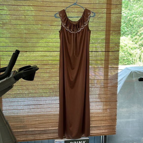 Vintage brown with white embroidery maxi nylon nightgown w/scalloped accent/ties - Picture 3 of 4